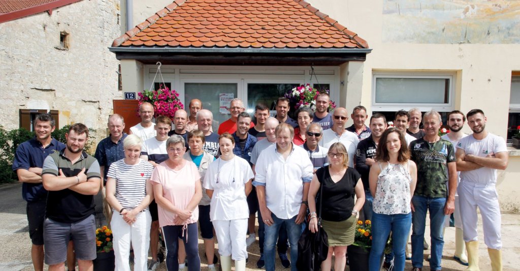 De "Jeanjean", 72 ans à Lilian et Alexis, 24 ans, les producteurs sont tous fortement investis dans la gestion de leur fruitière