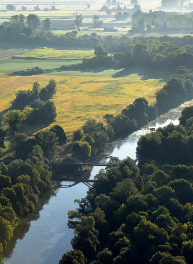 Vues aériennes Paysages et Villages de la vallée du Val d'Amour (Jura)
Commune de Chamblay. Le pont sur la rivière La Loue