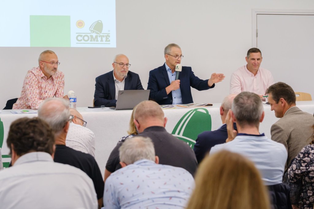 Les membres du bureau du CIGC échangent avec la salle. L. Faé