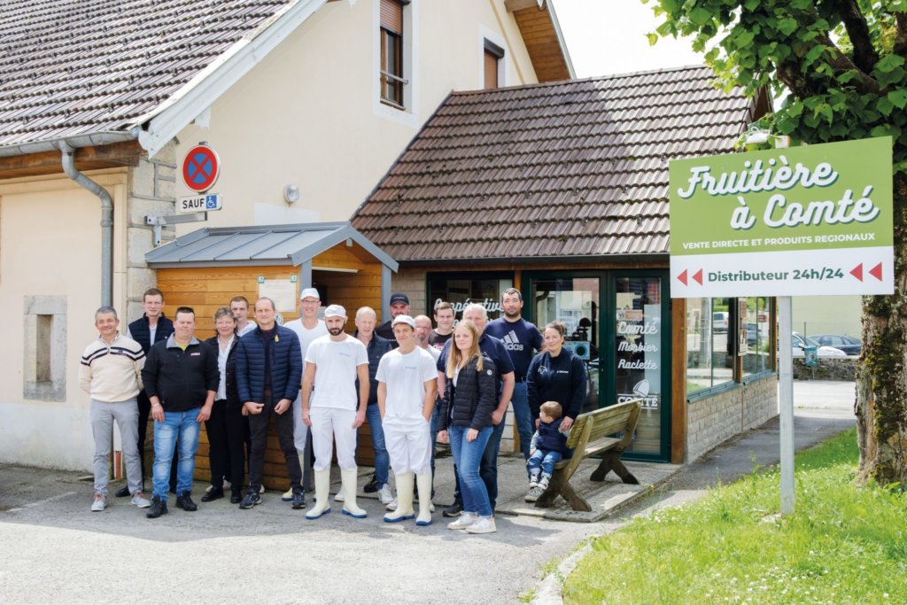 Les sociétaires de la fromagerie de Vers-en-Montagne. L. Faé