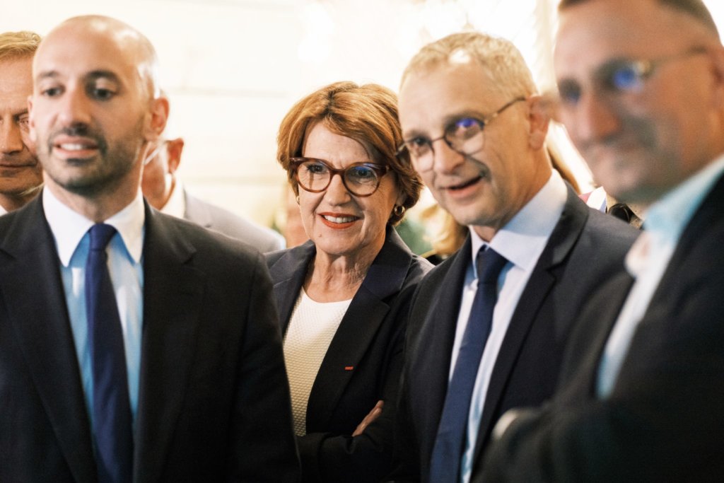 Benjamin Haddad, ministre délégué chargé de l’Europe et Annie Genevard, ministre de l'Agriculture et de la Souveraineté alimentaire, avec Alain Mathieu, président du CIGC. L. Faé