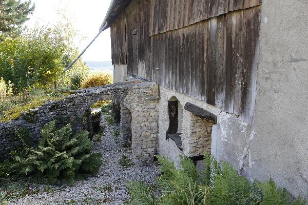 Ferme traditionnelle avec un pont de grange.(Photo © CIGC/Petit)