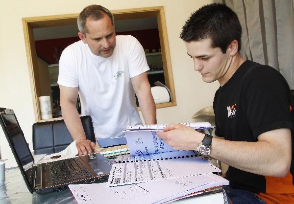 Quentin Michaud (à droite) en entretien avec Frédéric Jacquot, Président de la coopérative de la Ferté. (Photo © CIGC/Petit)