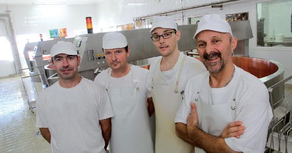 Les fromagers, de gauche à droite, Didier Prêtre, Michel Michelin (seconds), Thomas Bourcier, Thierry Arnoux (fromagers). (photo © CIGC/Petit)