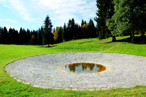 Unique en Franche-Comté, la lavogne des Fontenelles servait autrefois de point d’eau au bétail. (Photo © CIGC/Petit)