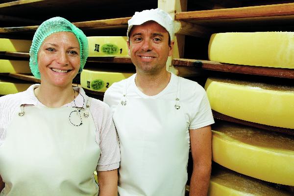 Aline et Julien Mettetal, fromagers de la fruitière depuis plus de dix ans.