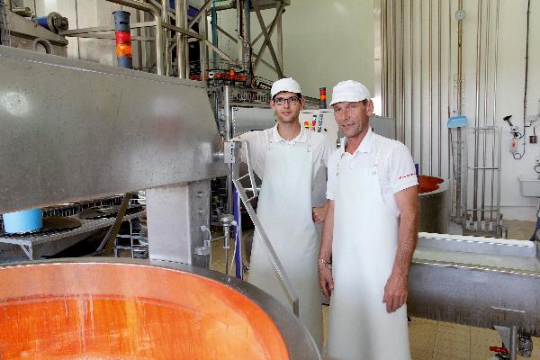 Christophe Parent (à droite) avec l’un de ses deux seconds, Romain Querry. Absent sur la photo : Sevan Pourchet, autre second.