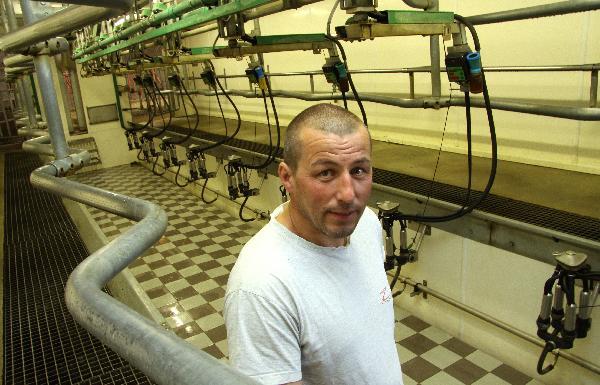 « Les producteurs sont bien accompagnés par le Contrôle laitier et le CTFC. Les techniciens sont disponibles et on est alerté très tôt en cas d'anomalie sur le réglage du matériel ou sur l'hygiène de la traite », estime Christophe Defert.