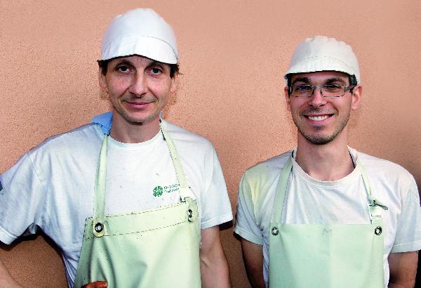 Les deux hommes transforment plus de 4 M de litres de lait / an en fromages.