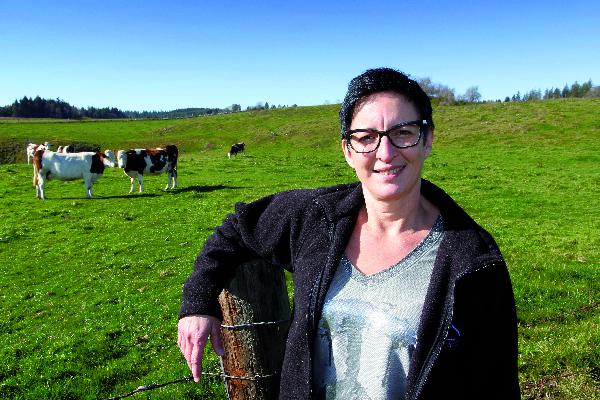 Fabienne Laubert aime valoriser le Comté et ses pratiques d’élevage lors des animations des Amis du Comté. (Photo © CIGC/Petit)