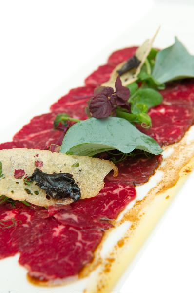 carpaccio_de_boeuf_et_croutons_de_comte_a_la_truffe-cigc_luc_viatour_v2.jpg