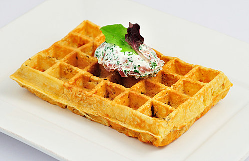 gaufre_salee_au_comte_quenelle_de_jambon_de_parme_et_persil_plat_-dr.jpg