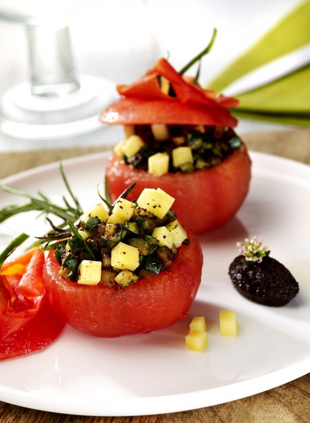 tomate_surprise_ratatouille_de_comte_et_vinaigrette_balsamique_en_tapenade-cigc_image_et_associes.jpg