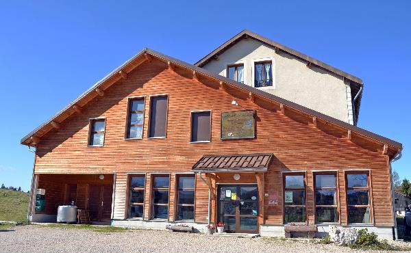 fromageries-marcel-petite-atelier-de-lajoux-specialise-en-bleu-de-gex-bio.jpeg